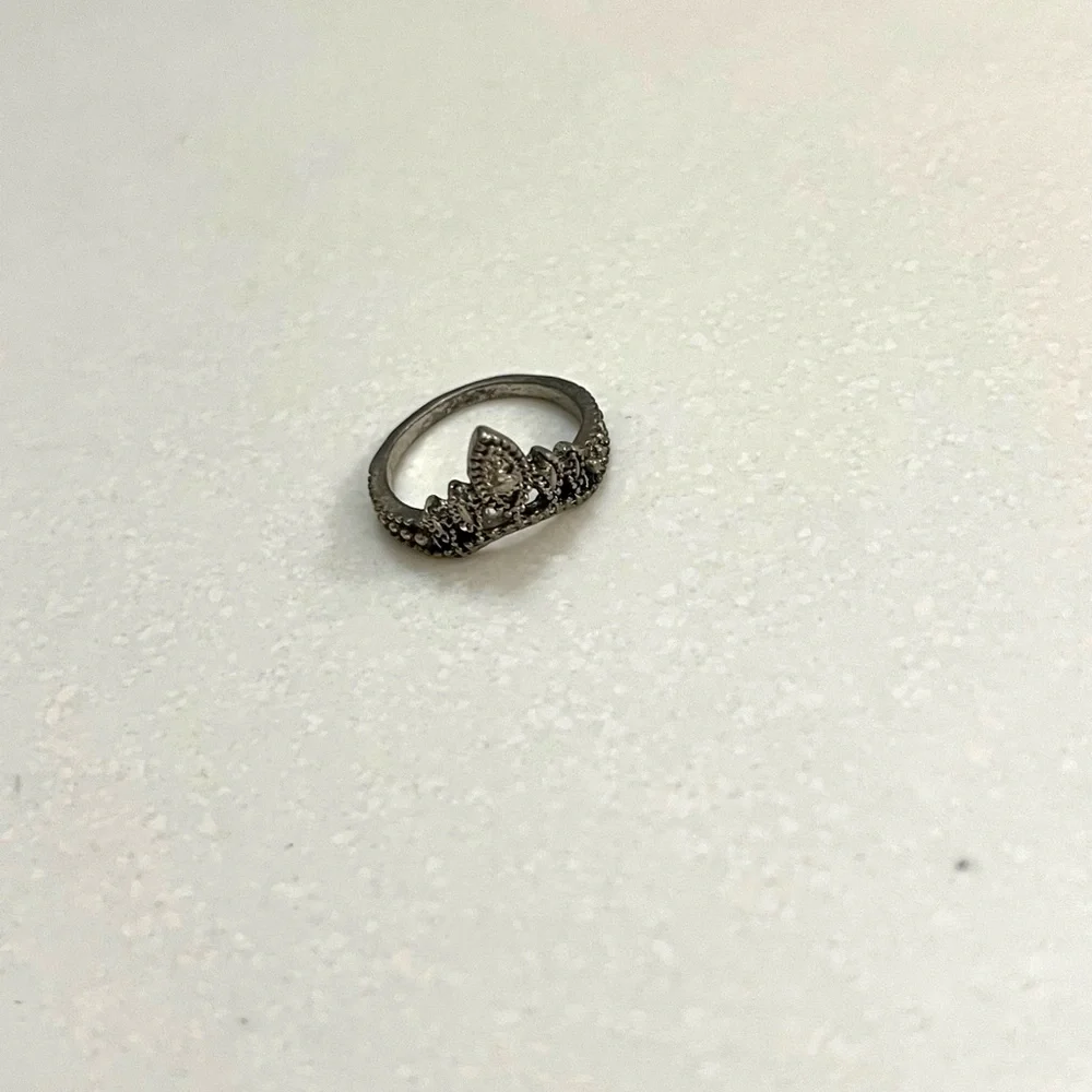 Small Tiara ring - Picture 5 of 6